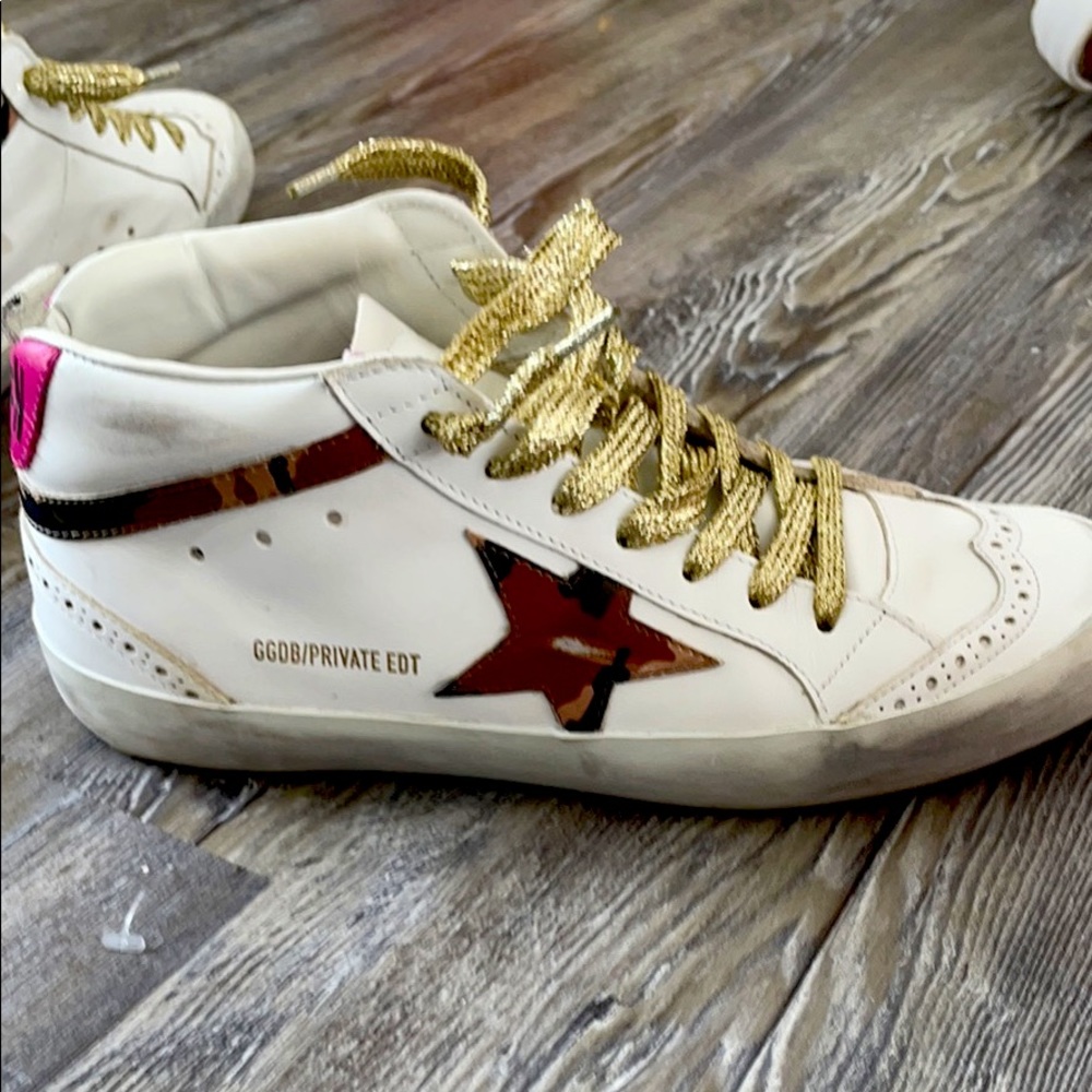Goldengoose size 38 worn twice. Brand new with dust bag.